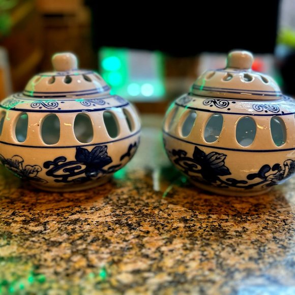 Pair Bombay Company Blue White Porcelain Potpourri Tealight Candle Incense Jar - Picture 1 of 12